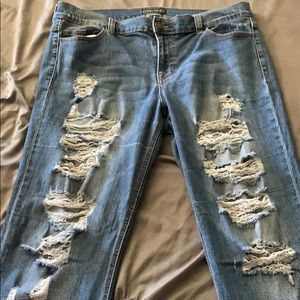 GENTLY USED DISTRESSED JEANS 👖